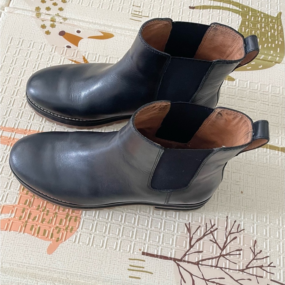 Classic Women’s Black Leather Chelsea Boots from Madewell